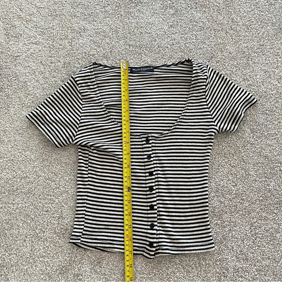 Brandy Melville Zelly Black & White button up Stretch Top - Picture 3 of 4